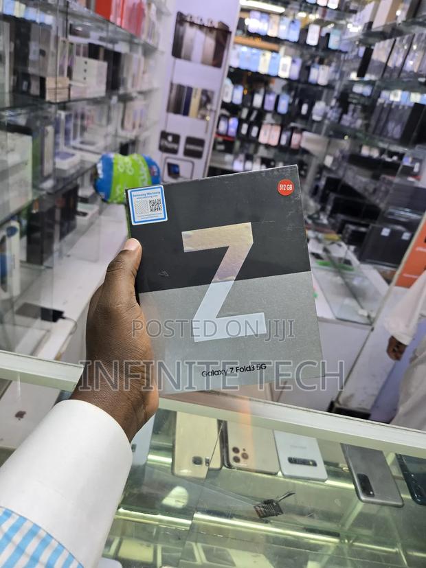 New Samsung Galaxy Fold 5G 512 GB Black - thumbnail 3