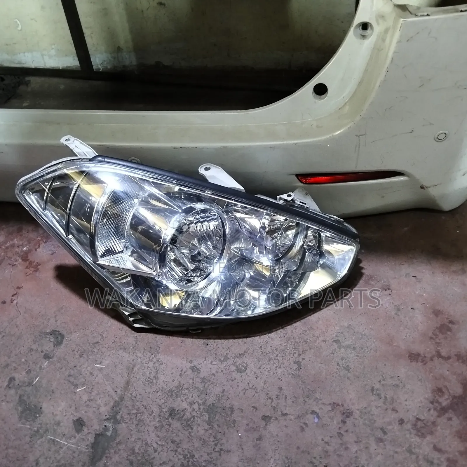 Toyota Caldina Model 2004 Xenon Headlamp, Ex Japan