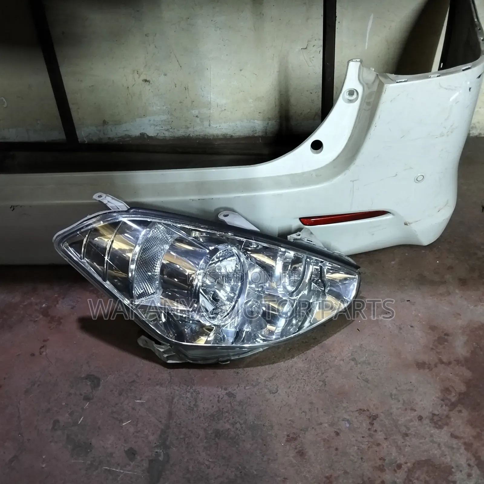 Toyota Caldina Model 2004 Xenon Headlamp, Ex Japan