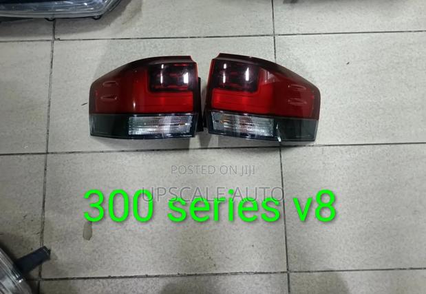 300 Series V8 2020 Taillights - thumbnail 2