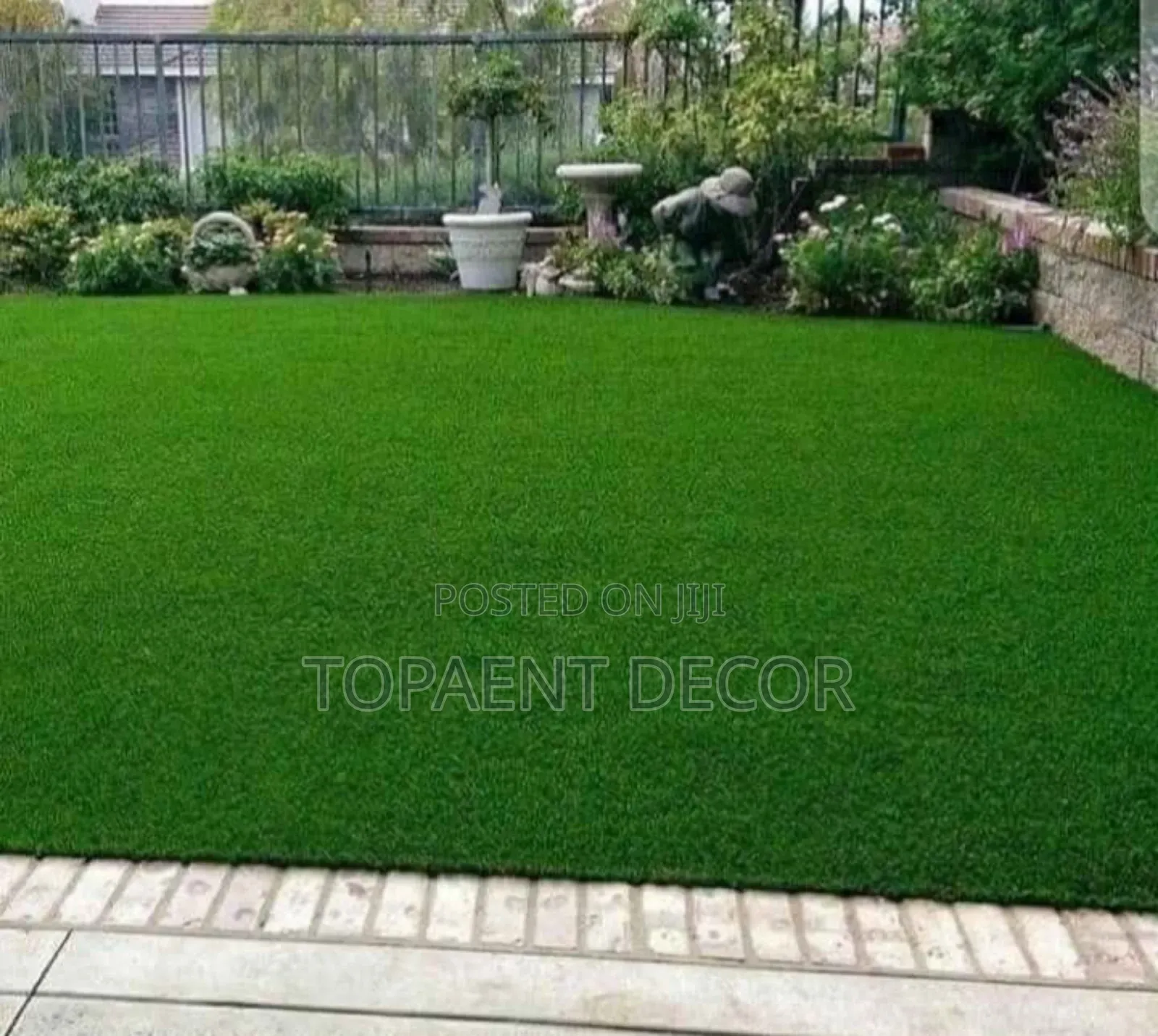 Wide Area Green Compound Surrounding Artificial Grasscarpet