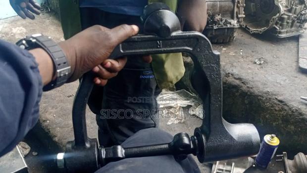 Upper Arms Nissan Caravan