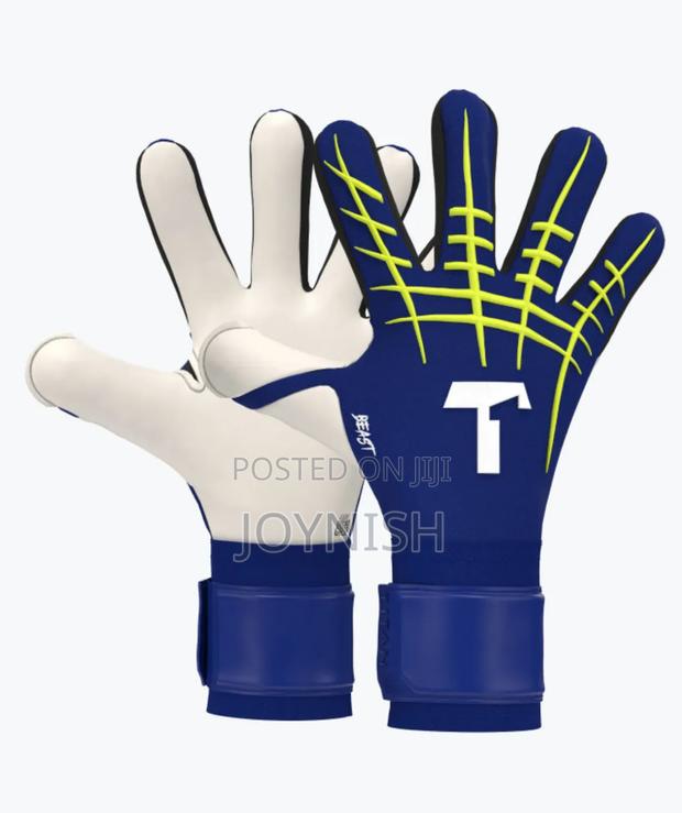 Goalkeeper Gloves - thumbnail 2