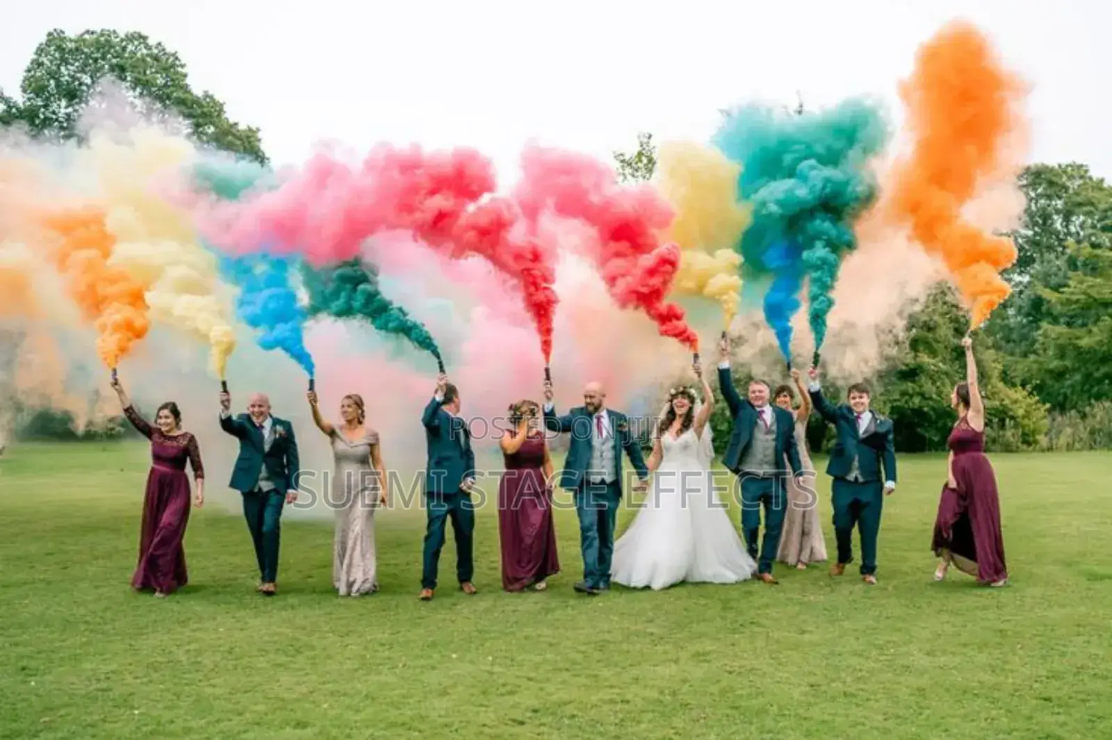 Romantic Smoke Bombs – Magical Wedding Photos