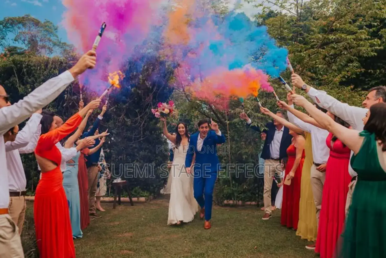 Romantic Smoke Bombs – Magical Wedding Photos
