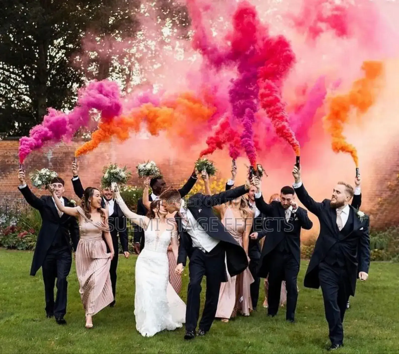 Romantic Smoke Bombs – Magical Wedding Photos