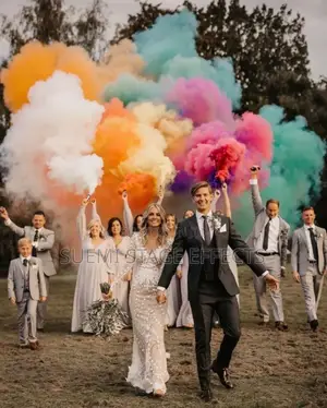 Romantic Smoke Bombs – Magical Wedding Photos