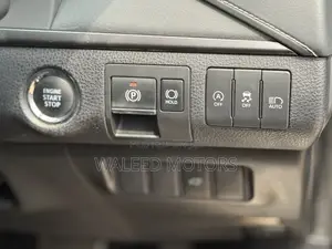Toyota Harrier 2.0 4WD 2019 Black