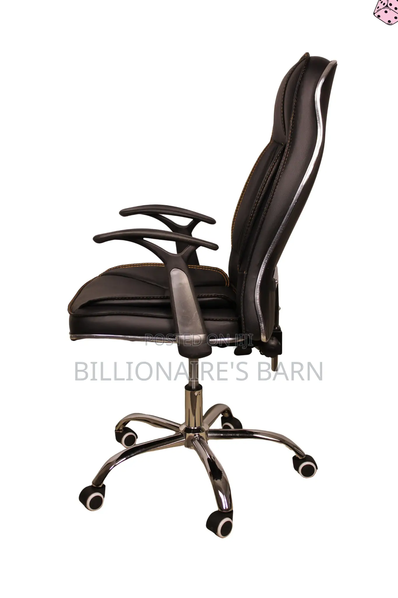 Luxurious Executive Leather Seat With Padded Armrests