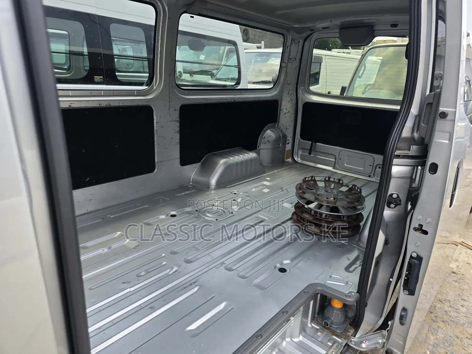 Nissan Caravan (Urvan) 2019 Silver