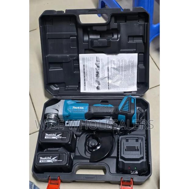Makita Cordless 88v Grinder, Two Batteries And One Charger