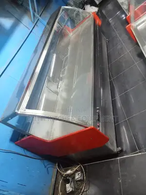 Meat Display With Curved Mirror