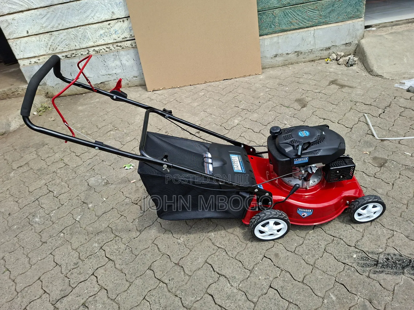 Lawn Mower/Grass Cutter/Gasoline Lawn Mower