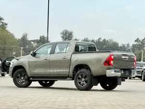 Toyota Hilux 2020 Beige