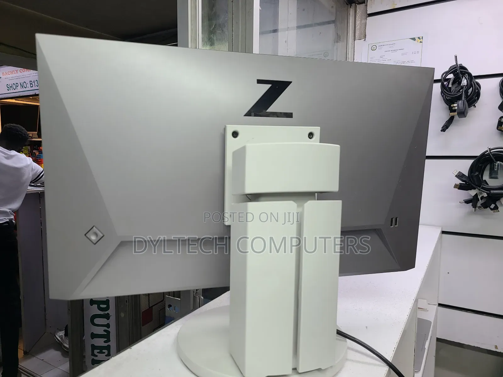 Hp Z24f 24 Inches Edge to Edge Monitor