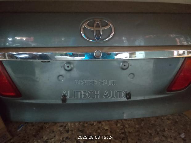 Toyota Premio 240 Boot