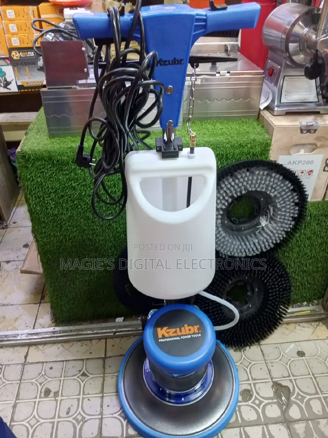 Commercial Standard Kzubr Floor Scrubber With 3 Brushes