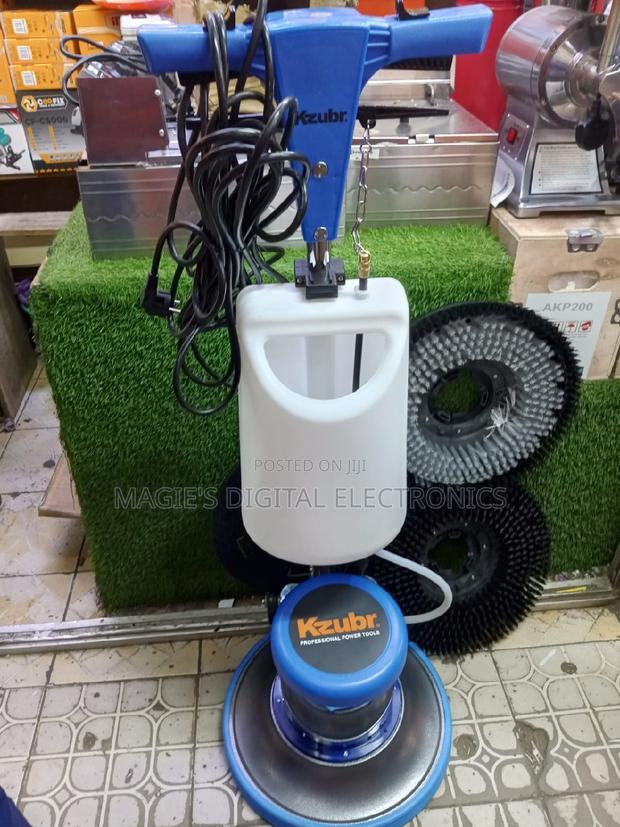 Commercial Standard Kzubr Floor Scrubber With 3 Brushes