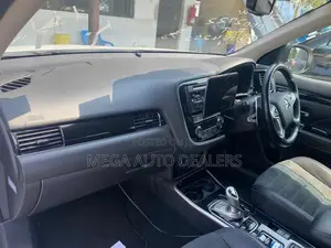 Mitsubishi Outlander 2018 White