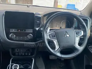Mitsubishi Outlander 2018 White