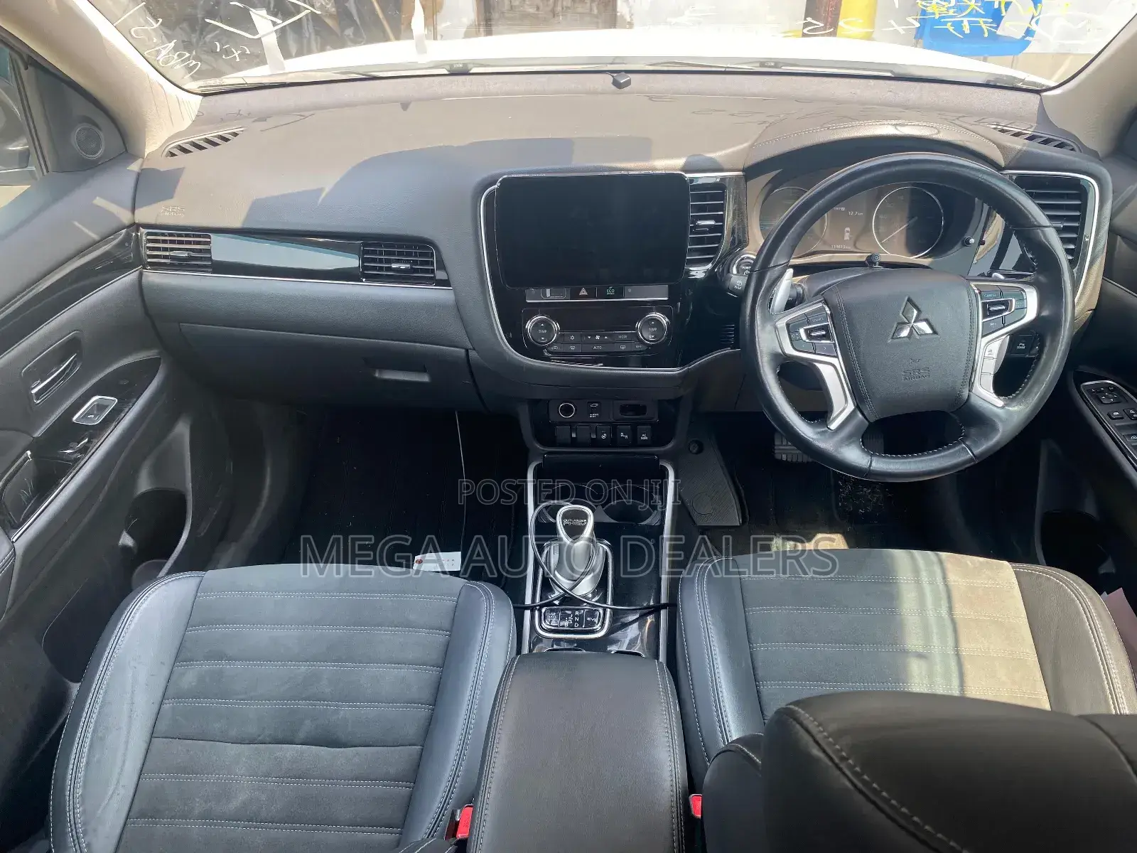 Mitsubishi Outlander 2018 White