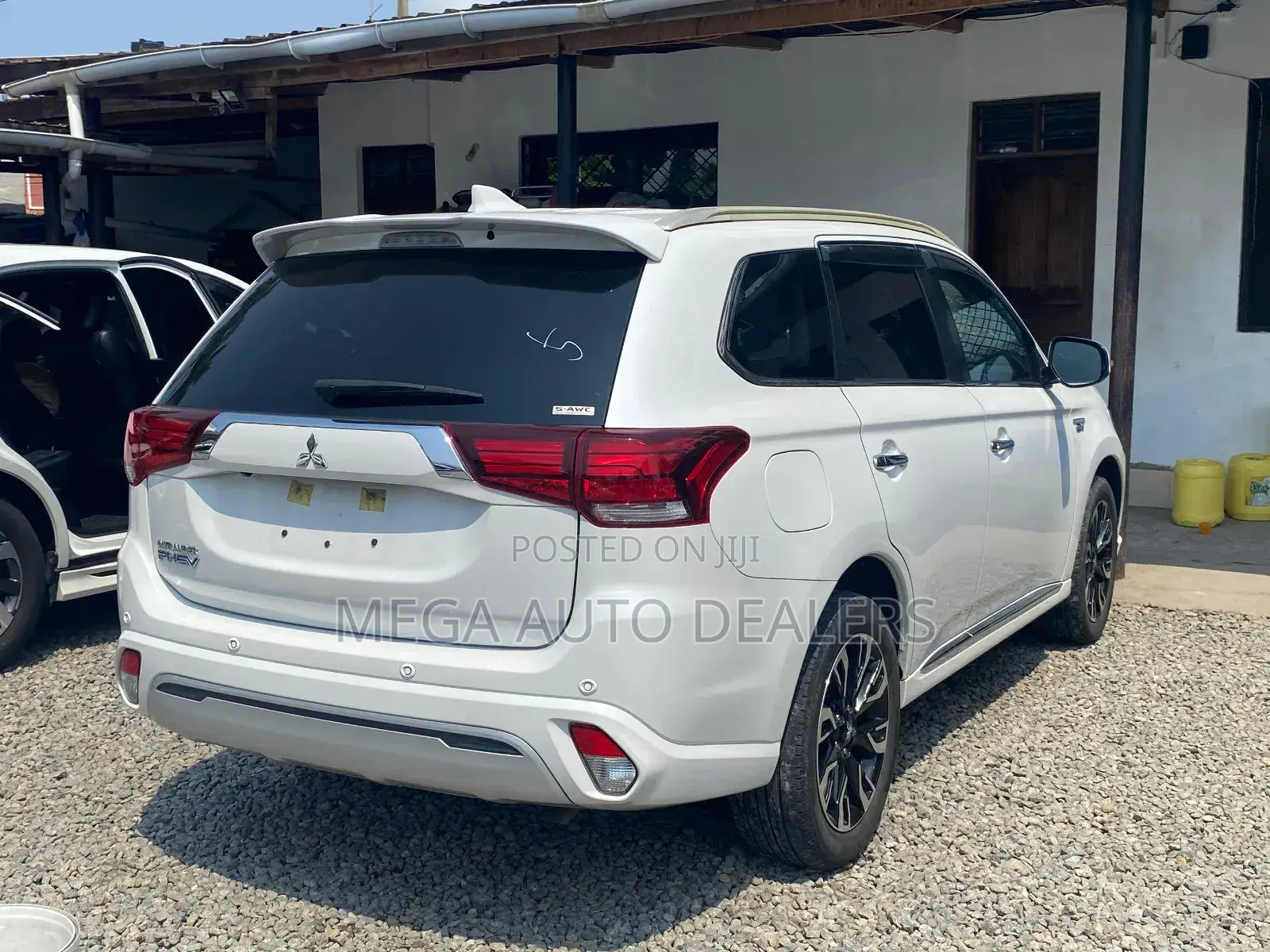 Mitsubishi Outlander 2018 White