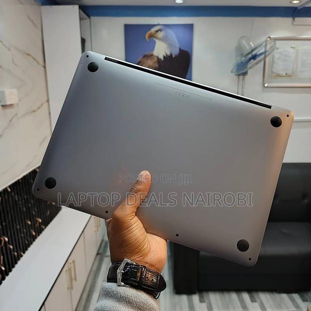 Laptop Apple MacBook Pro 8GB Intel Core i7 SSD 512GB