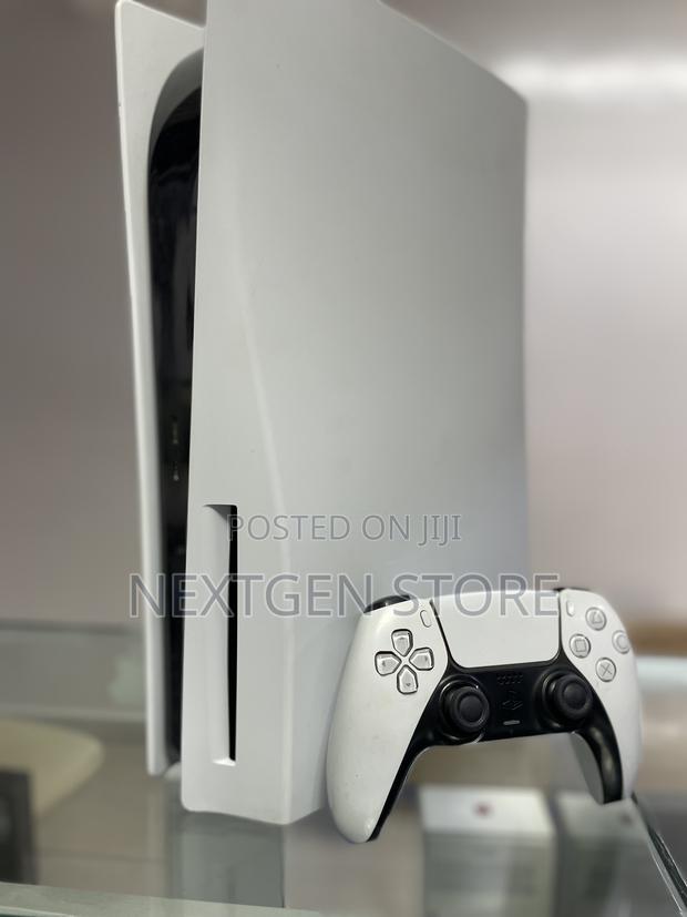 Playstation 5 825gb + 1 Controller - main view