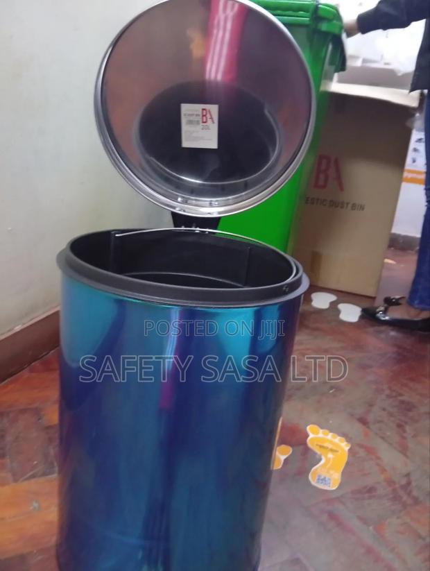 Pedal Stainless Steel Bin. - thumbnail 3