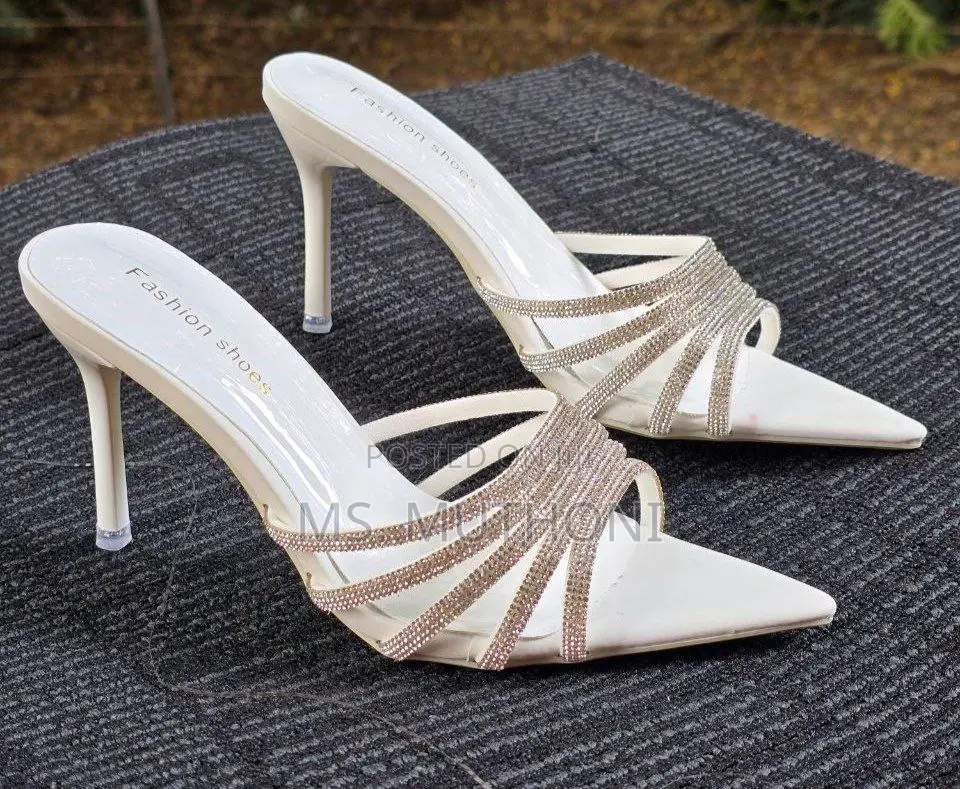 A Pair Women's Sexy Pointed Toe Rhinestone Stiletto