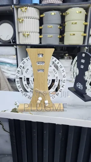 Creative Manual 360° Rotating Calendar