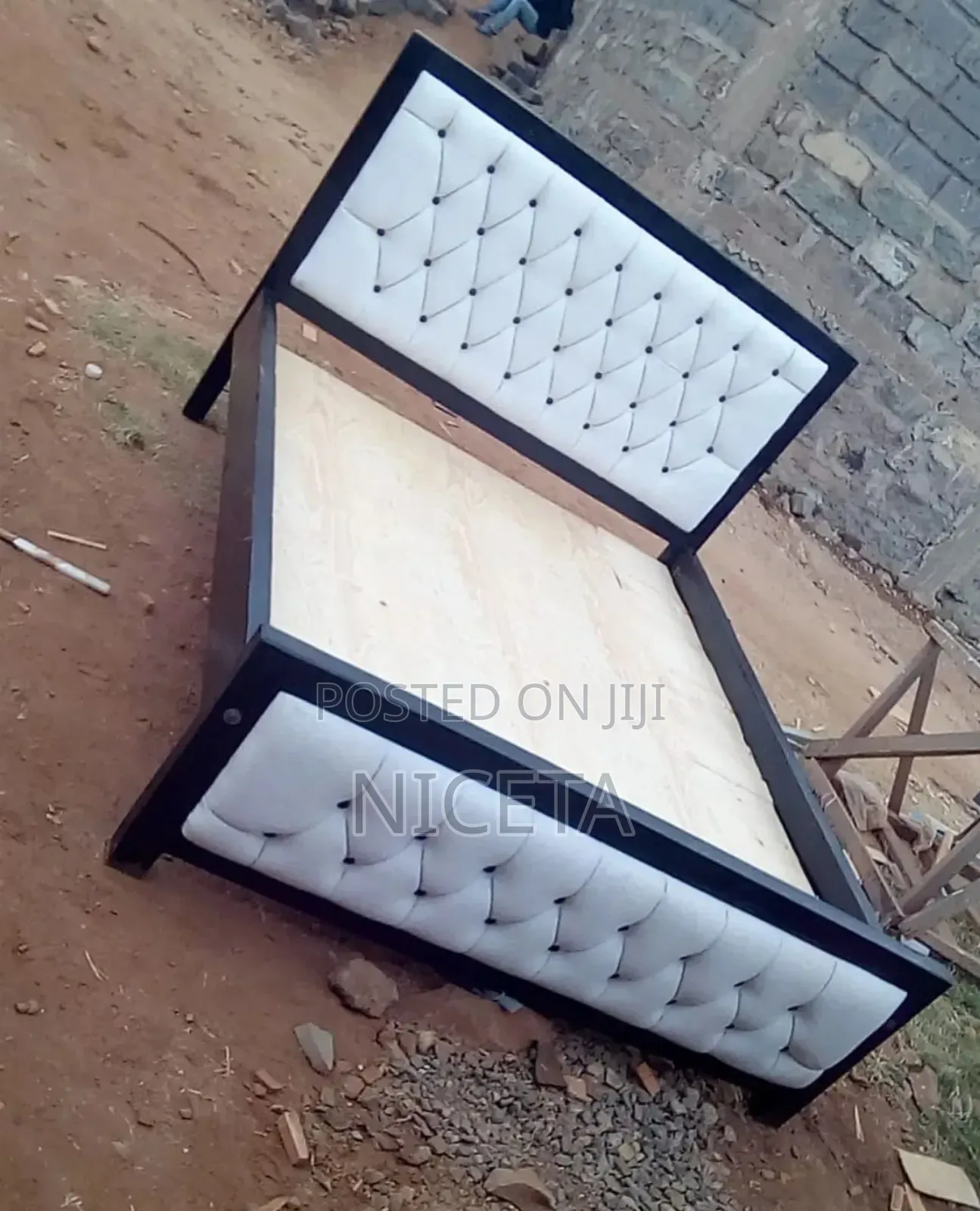 Mocket Bed 5by6 Black White