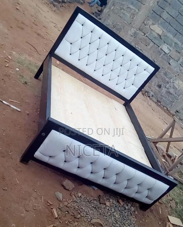 Mocket Bed 5by6 Black White - main view