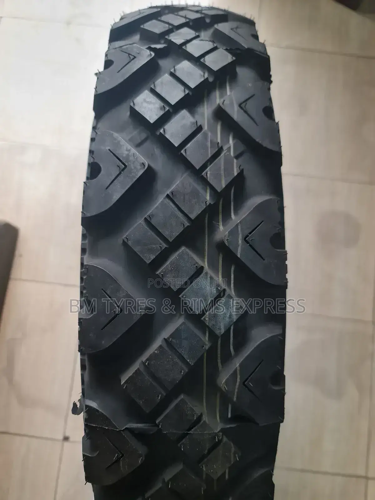 750 R16 Goodyear.