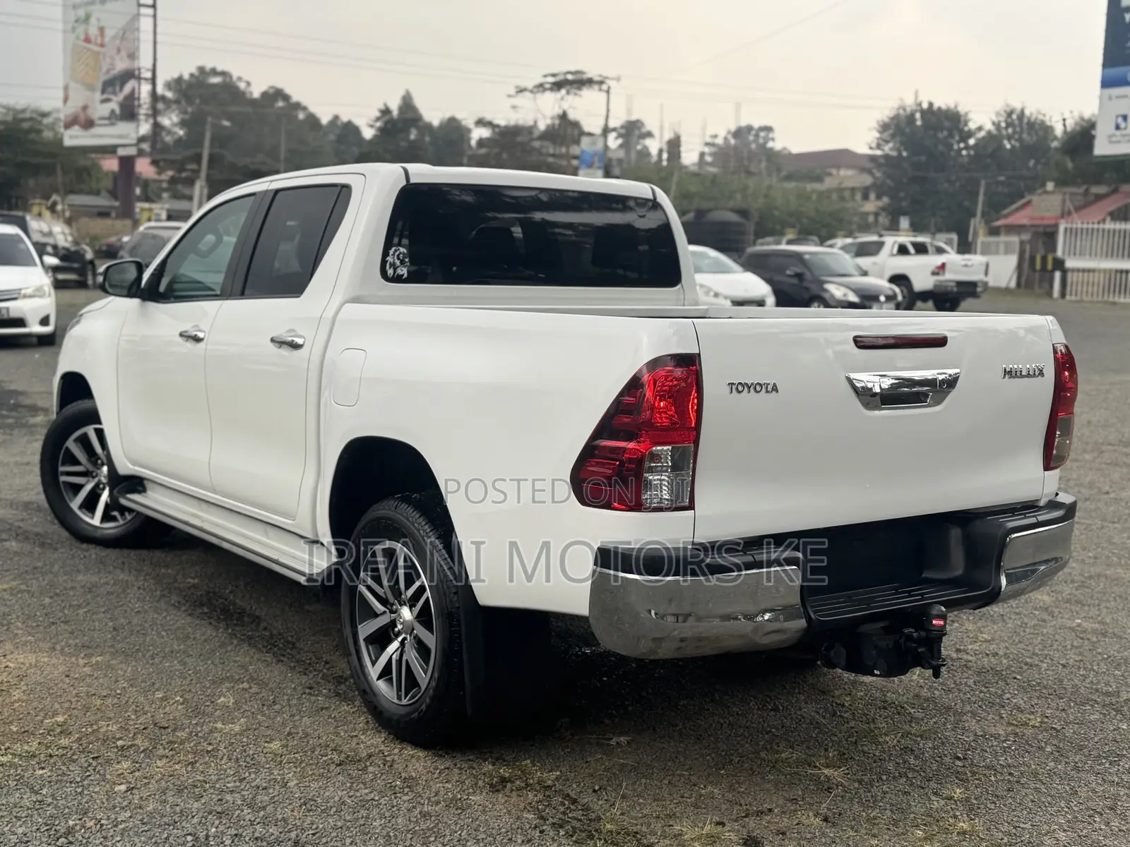 Toyota Hilux Workmate 4x4 2017 White