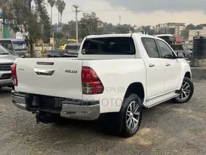 Toyota Hilux Workmate 4x4 2017 White