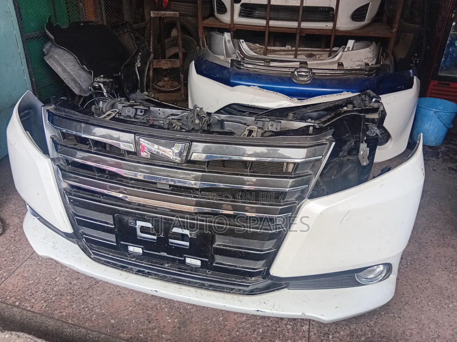 Front Bumper Noah 2014