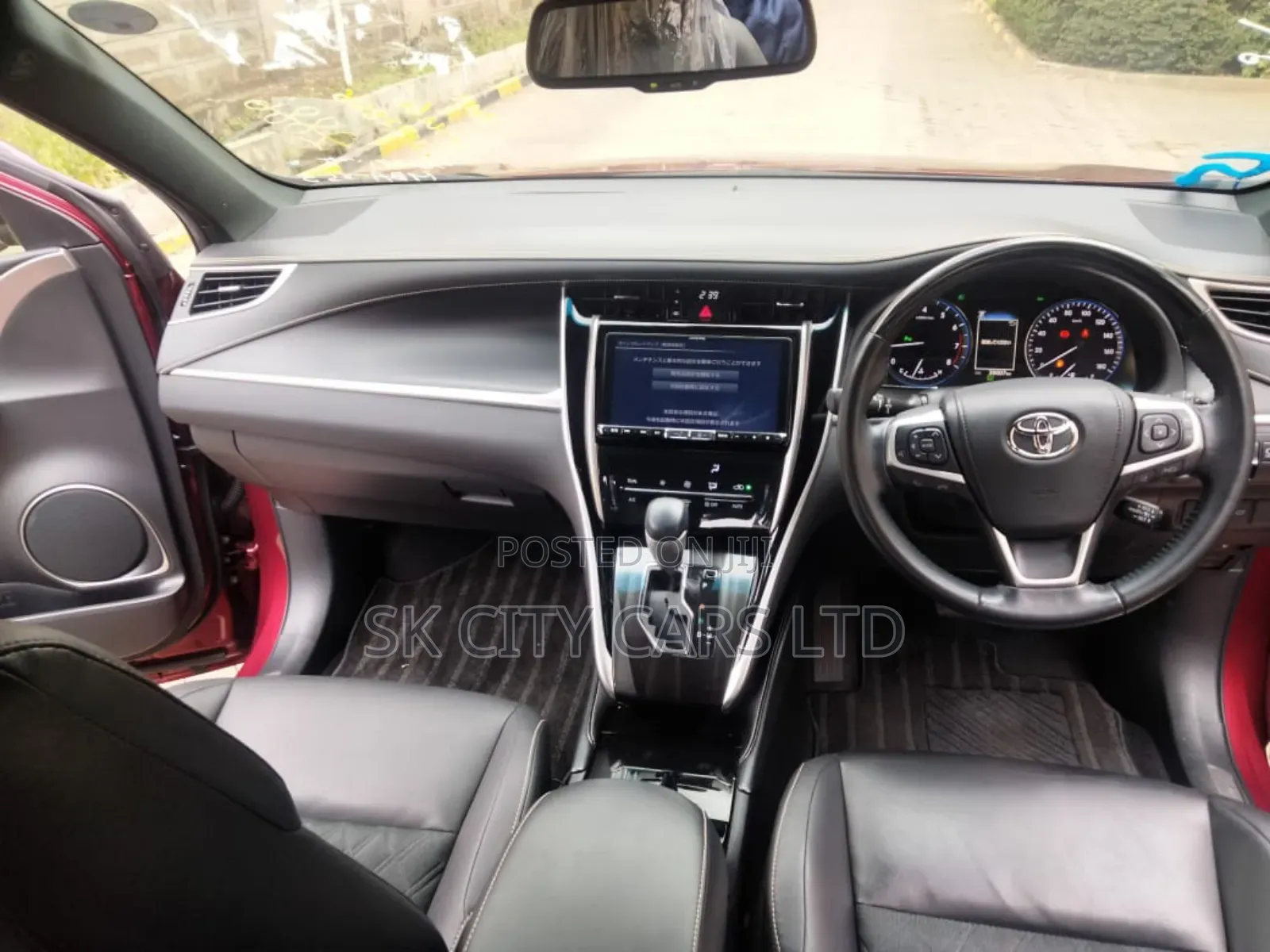 Toyota Harrier 2.0 2019 Maroon