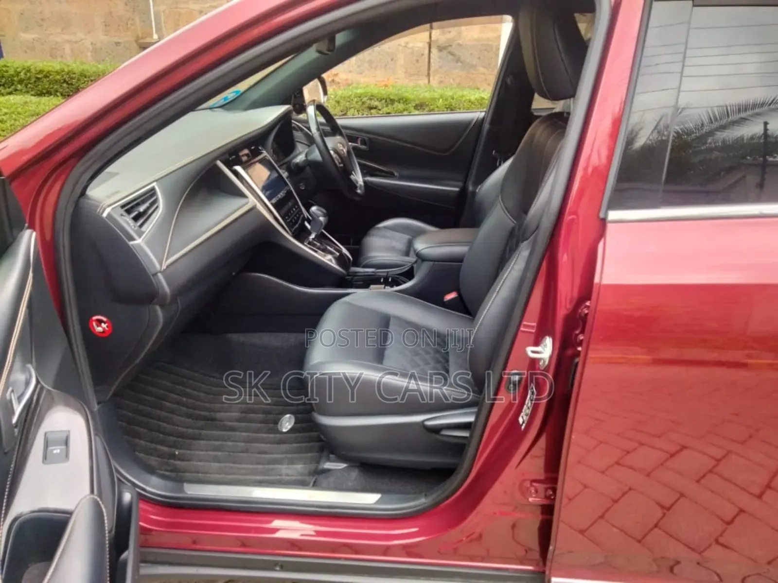 Toyota Harrier 2.0 2019 Maroon