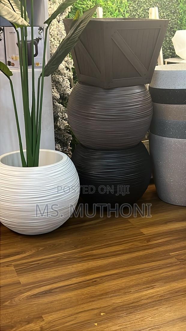 Premium Minimalist Design Flower Planters - thumbnail 5