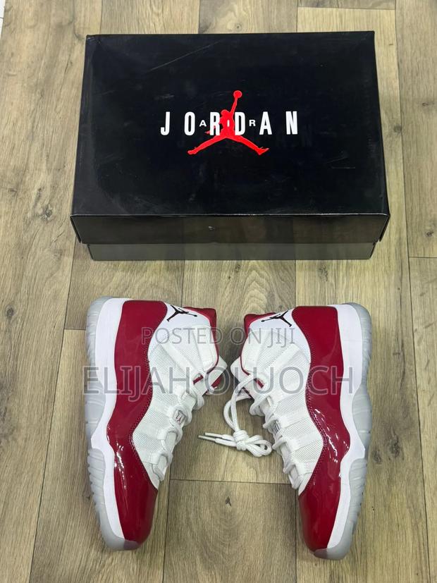 Jordan11 (Cherry Red)O.G - main view