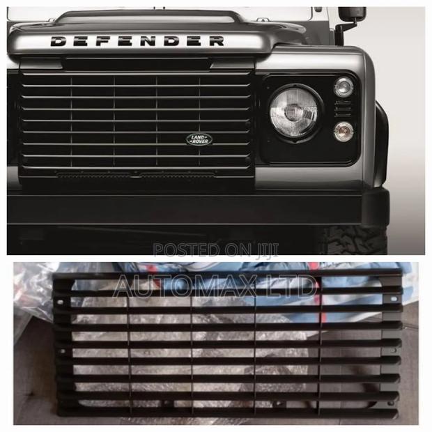 Land Rover Defender 110, Standard Black Grille - main view