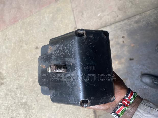 Fuso Fi Engine Mounting - thumbnail 4