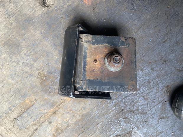 Fuso Fi Engine Mounting - thumbnail 3