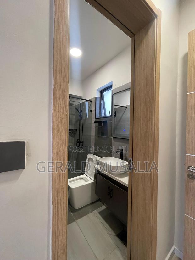 2 Bedroom Holiday Home| Near Airport Sgr| Furnished Airbnb - thumbnail 5