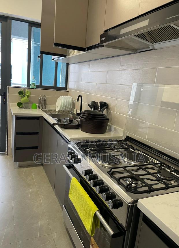 2 Bedroom Holiday Home| Near Airport Sgr| Furnished Airbnb - thumbnail 8