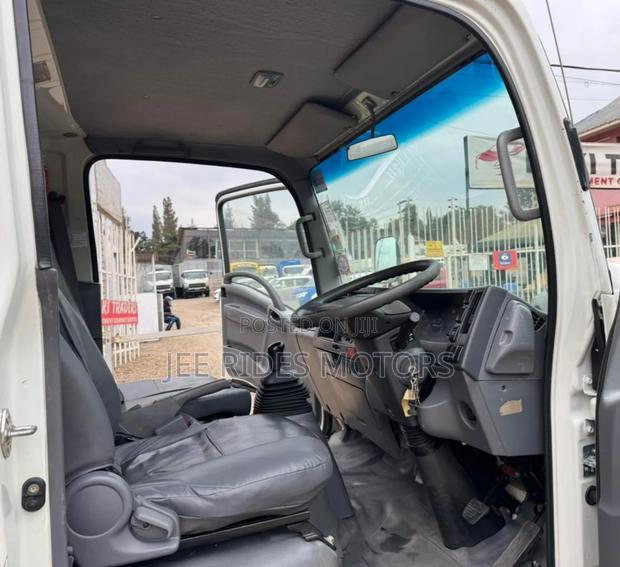 Isuzu NMR Local 2021 White - thumbnail 3