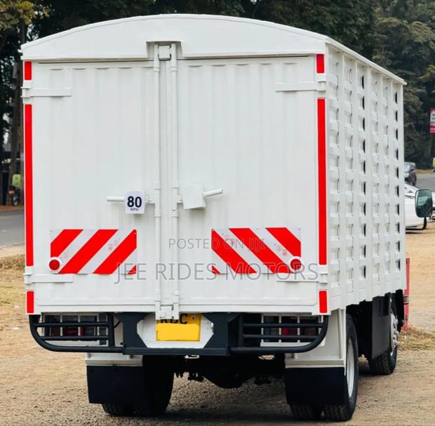 Isuzu NMR Local 2021 White - thumbnail 2