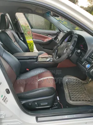 Toyota Crown 2015 Pearl
