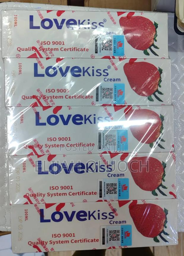 Love Kiss Strawberry 100ml Lubricant Cream
